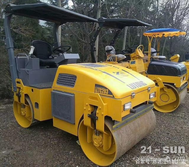 3吨压路机又发货啦!工程旺季里设备可不能拖后腿!