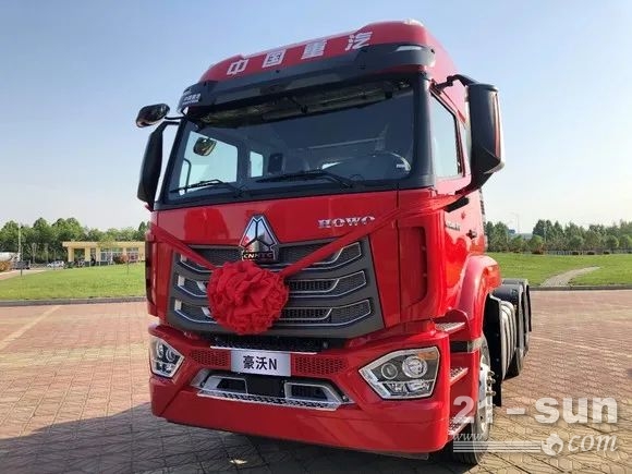 全新豪沃N7W牵引车