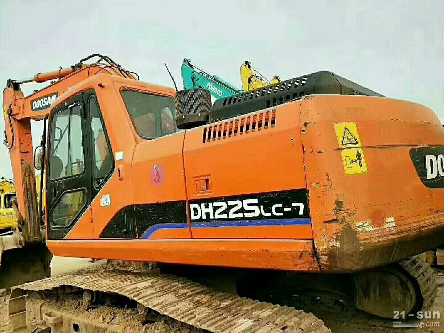 斗山DH225-7二手挖掘机