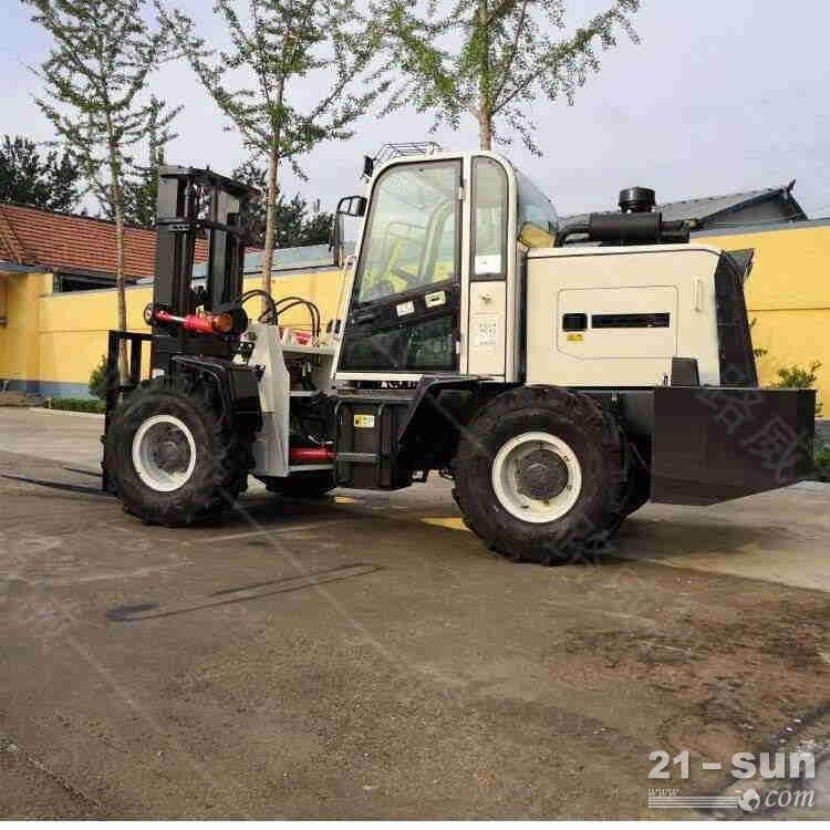  山地四驱越野车 仓库前移式装卸叉车 液压小型柴油叉车