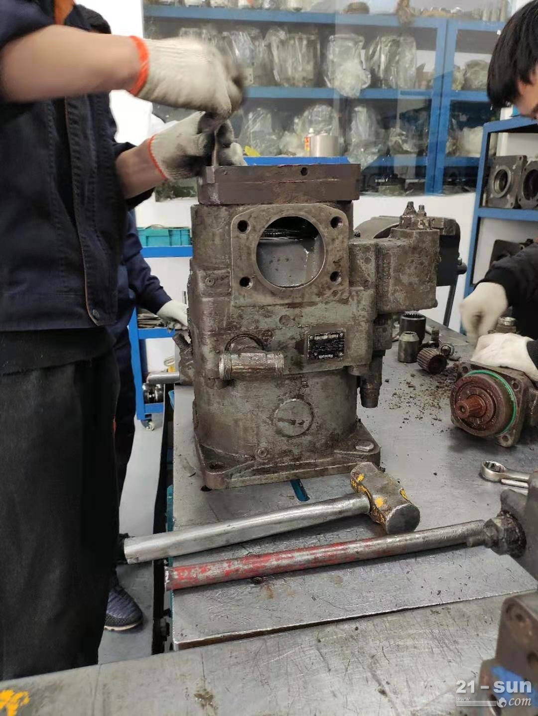 上海维修力士乐A11VLO190LRDU2油泵