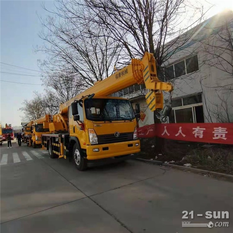 重汽国六12吨吊车价格 12吨变形金刚吊车参数 支持分期付款