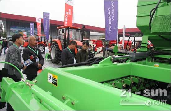 山东常林集团2015中国国际农业机械展览会高奏凯歌
