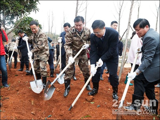 泰富参加湘潭经开区植树认养大型公益活动