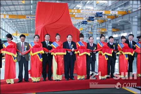 马纯济出席越南某重点合作公司中国重汽产品KD组装下线仪式