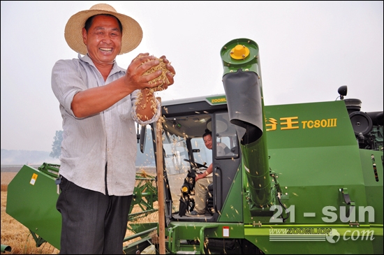 谷王小麦机助力湖北农民喜获丰收