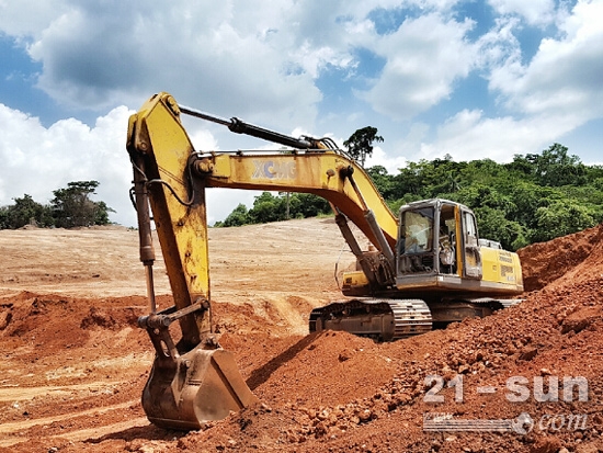徐工挖掘机为非洲“cocoa之乡”修通致富路