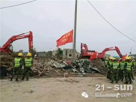 厦工救援装备战斗在江苏阜宁灾区一线现场