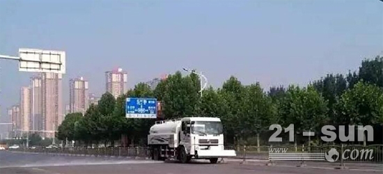 宇通重工郑州高新区科学大道清扫服务项目正式运营