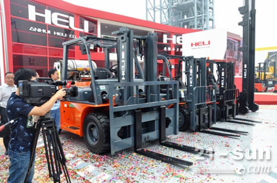 公司系列新品亮相中国（北京）国际工程机械展