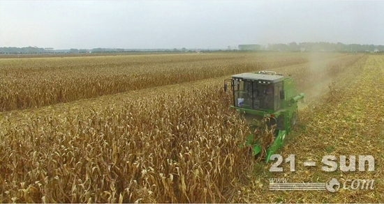 中联重科玉米籽粒收获机大大提高了农业生产效率