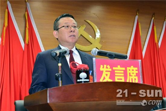 铁建重工党委书记、董事长刘飞香代表党委作工作报告