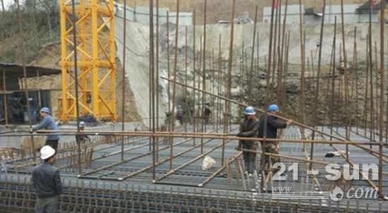 欧维姆参与建设的新田坡特大桥春节期间工人施工