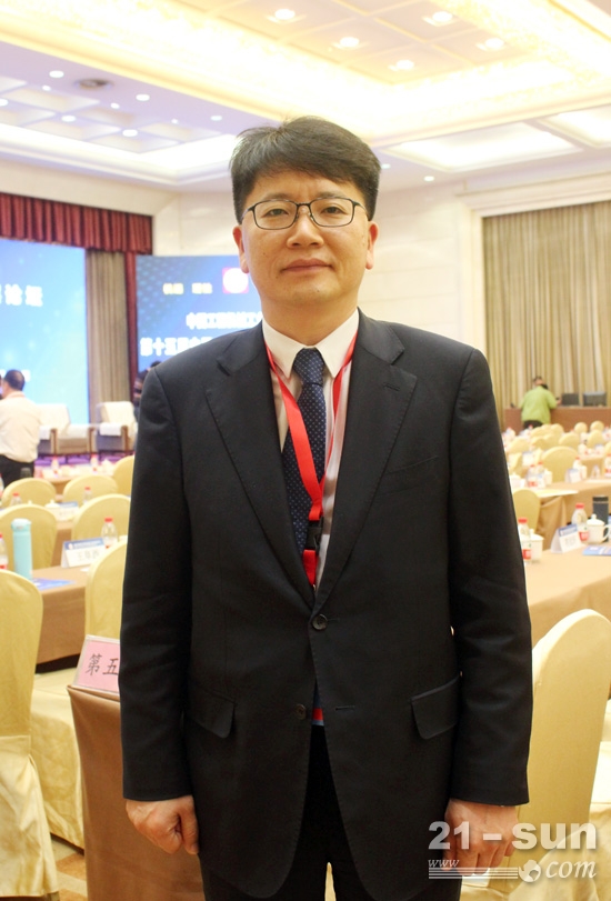 现代重工(中国)投资有限公司工程机械事业本部长韩在镐出席“工程机械协会五次二届会员代表大会”
