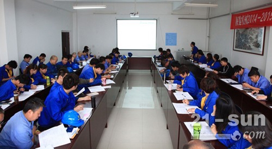 陕建机股份公司举办塔机材料质量控制过程培训