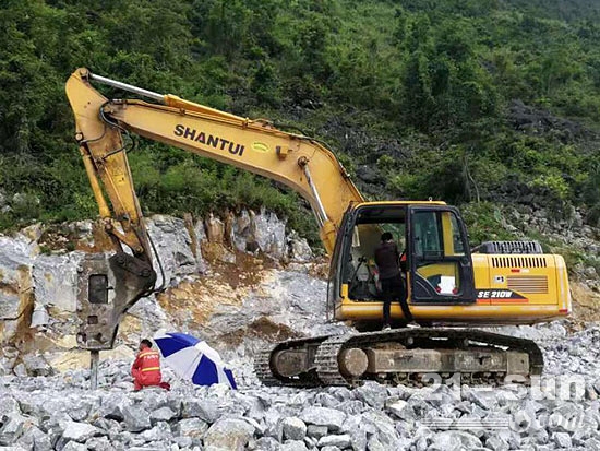 山推挖掘机真的是开山的利器