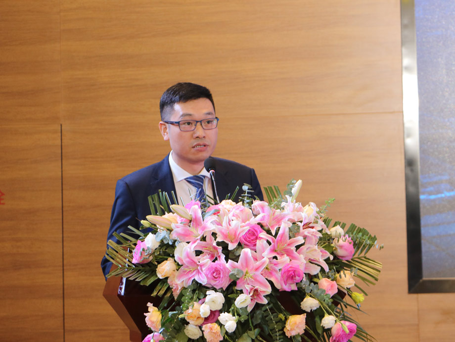 中联重科助理总裁、建筑起重机械公司总经理唐少芳发言