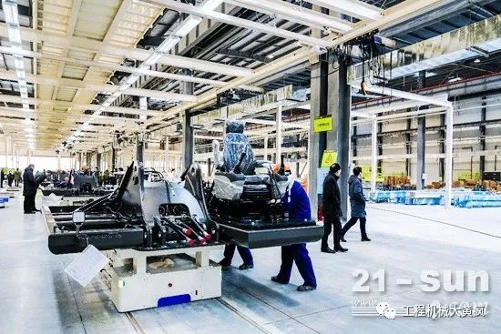 挖掘机械园区中大挖智能装配产线