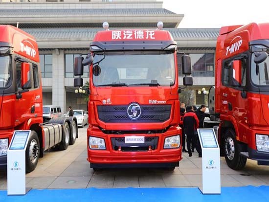陕汽重卡德龙新M3000，节后开工关注下这款6×4牵引车