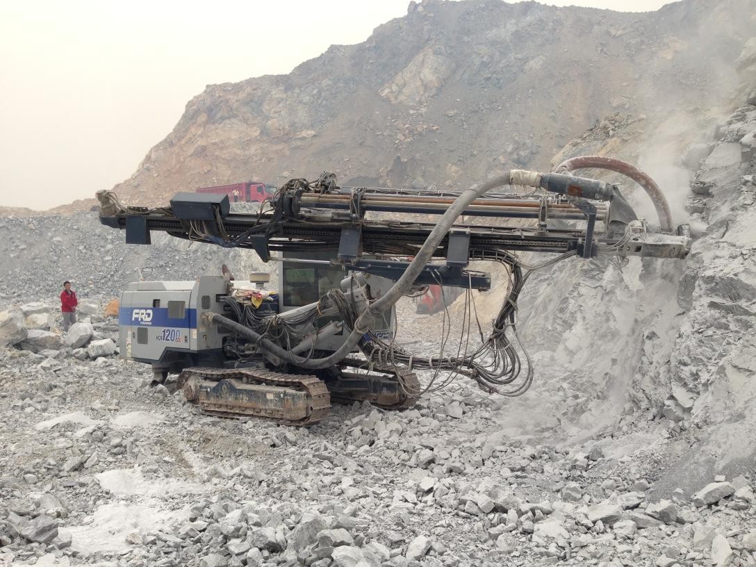 山东古河凿岩机械HCR1200-EDII液压钻机实地施工