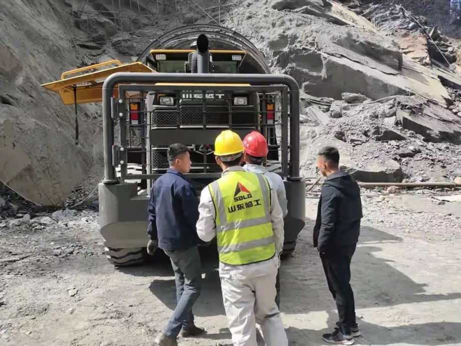 山东临工装载机助力四川甘孜州某水电项目