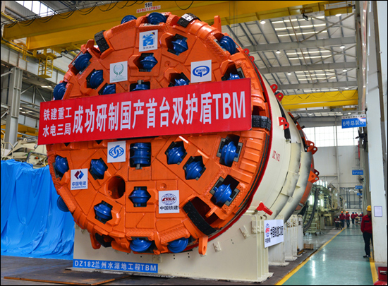 铁建重工成功研制国内首台双护盾硬岩TBM