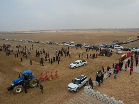 凯斯拖拉机试驾会在内蒙古鄂托克前旗顺利举行
