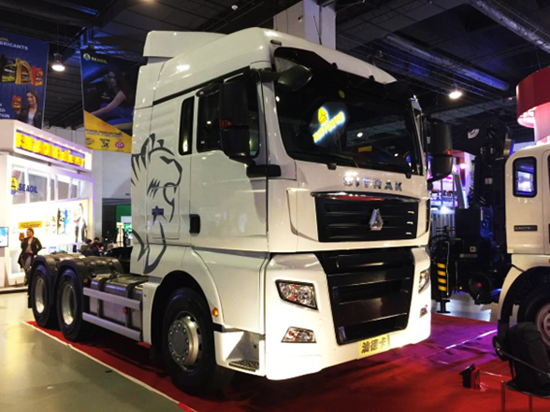 中国重汽亮相“菲律宾第一国际巴士、卡车和商用车展览会”