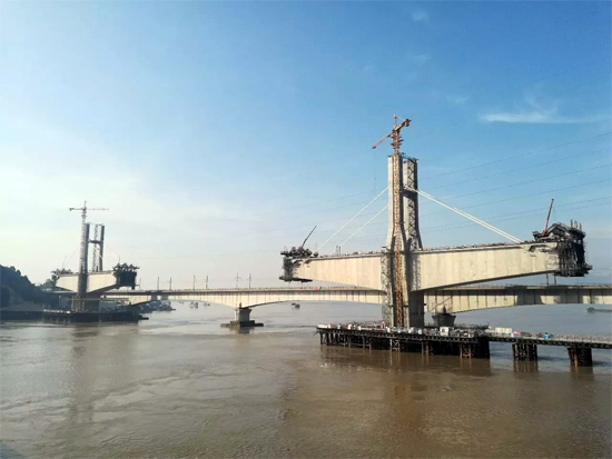 欧维姆顺利完成乌龙江特大桥1#索挂索任务