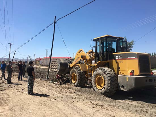 一批厦工设备急赴新疆托里县参与抗洪救灾
