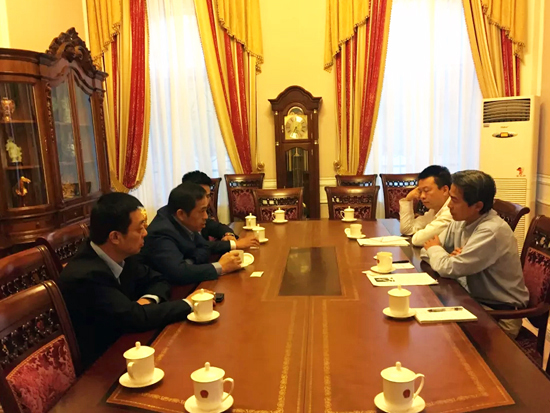 驻乌克兰大使杜伟会见三一重工集团总裁向文波