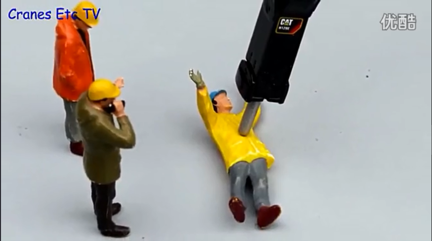 儿童玩具模型_卡特彼勒323挖掘机表演视频