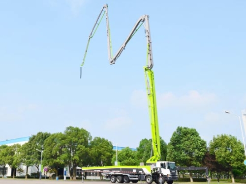 中联重科67米钢臂架泵车下线 获赞“泵车轻量化标杆”