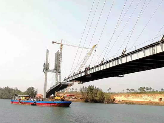徐工助力几内亚首座斜拉桥顺利合拢！