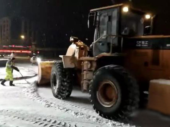 点赞！厦工装载机东北除雪成“网红”