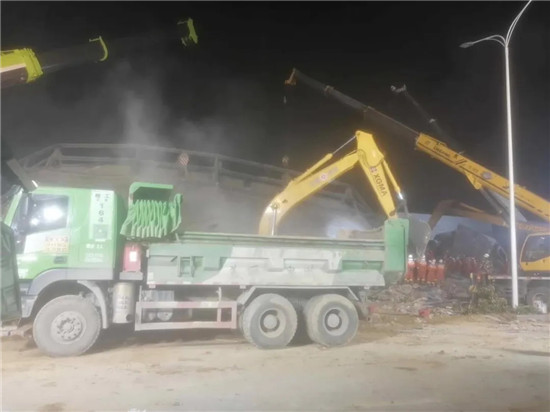 廈工挖掘機參與泉州酒店坍塌救援