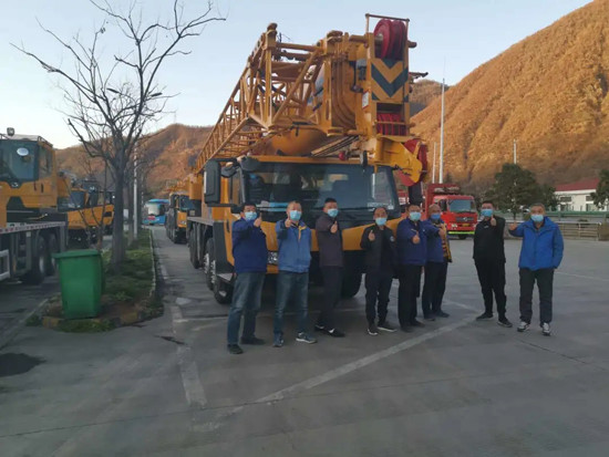 吃烙馍，睡车上！他们在高速路上“漂流”了近7天……