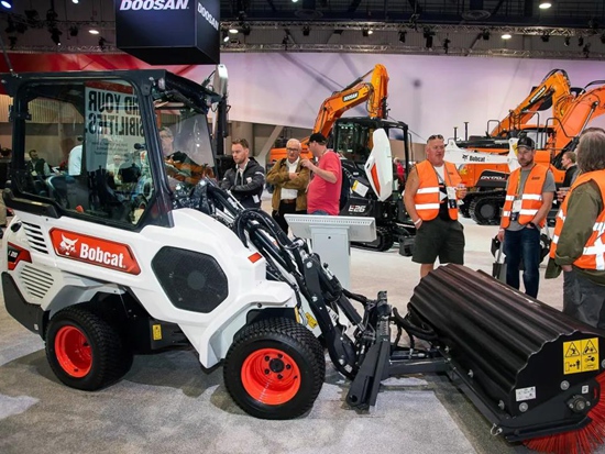 NEXT IS NOW 闪耀拉展 山猫引领行业重塑！