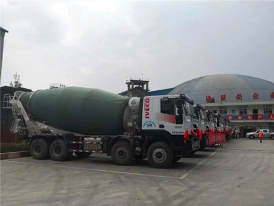 西昌森林大火一线，凌宇搅拌车紧急变身运水车