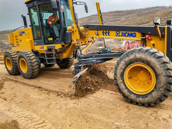 鏖战通定高速，徐工GR1805平地机彰显行业新高度