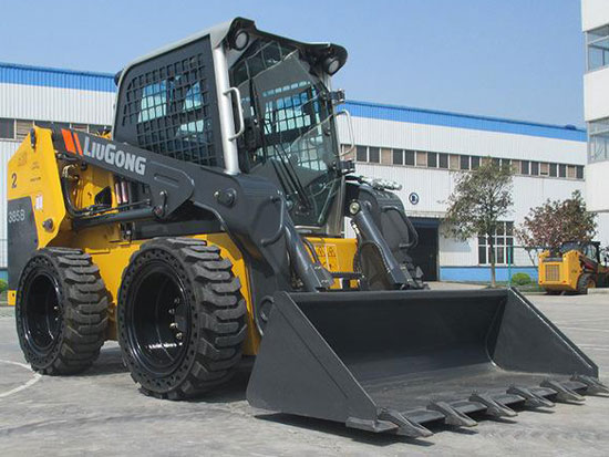 高效的百变金刚 试驾柳工385B滑移装载机