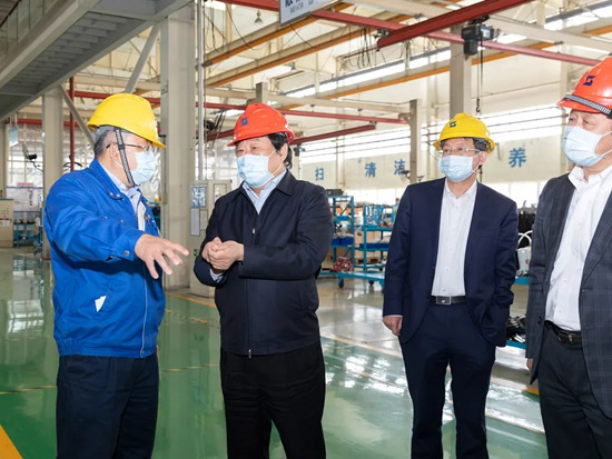 谭旭光在山重建机调研时说：四月份实现翻番增长