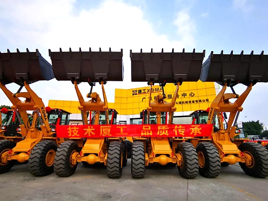 一批厦工XG956N轮式装载机昨正式交付广东一斗福公司