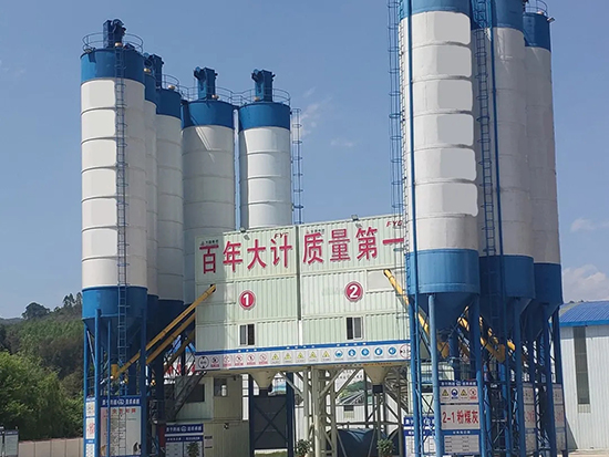 方圆搅拌站逐梦彩云之南