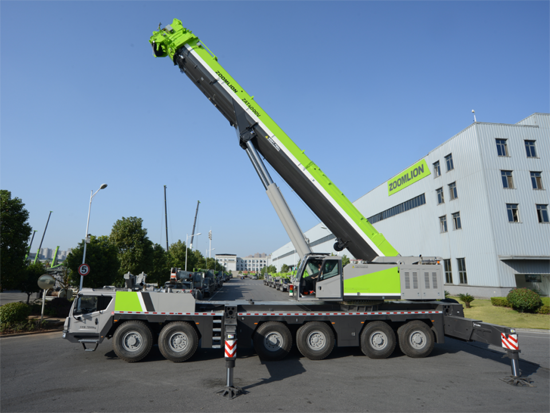 中联重科出口最大吨位全地面起重机ZAT4000发运马来西亚