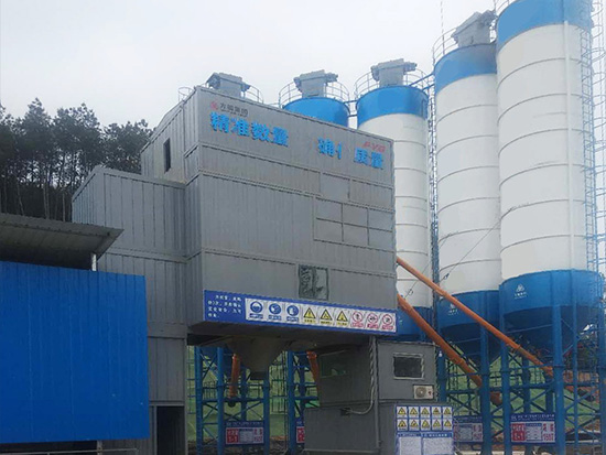 方圆搅拌站参与遵余高速公路项目