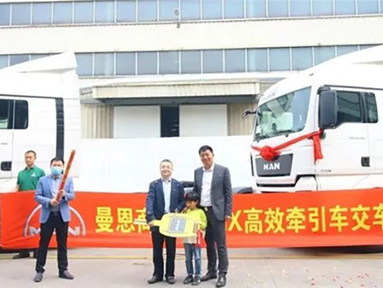 曼恩TGX高效版牵引车批量交付台州成辉速运