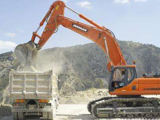 斗山挖掘机高难度装车技巧详解