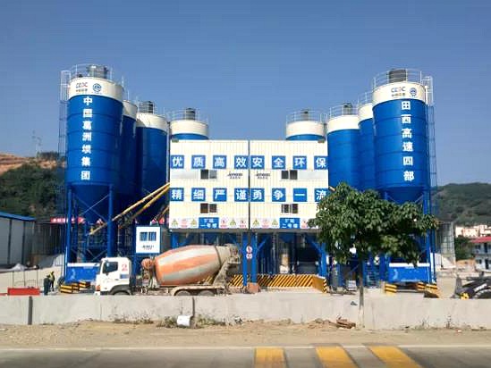 山推建友设备助力田西高速建设