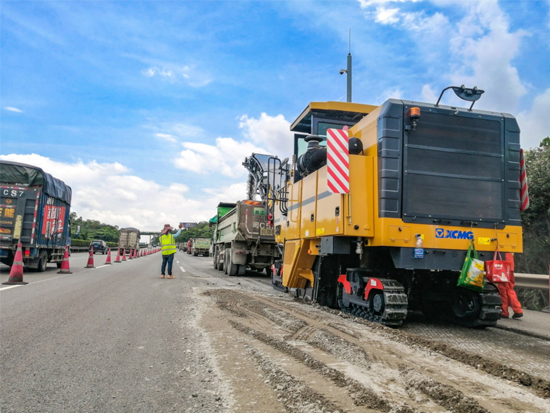 初夏奋斗季！徐工XM200K铣刨机施工沈海高速